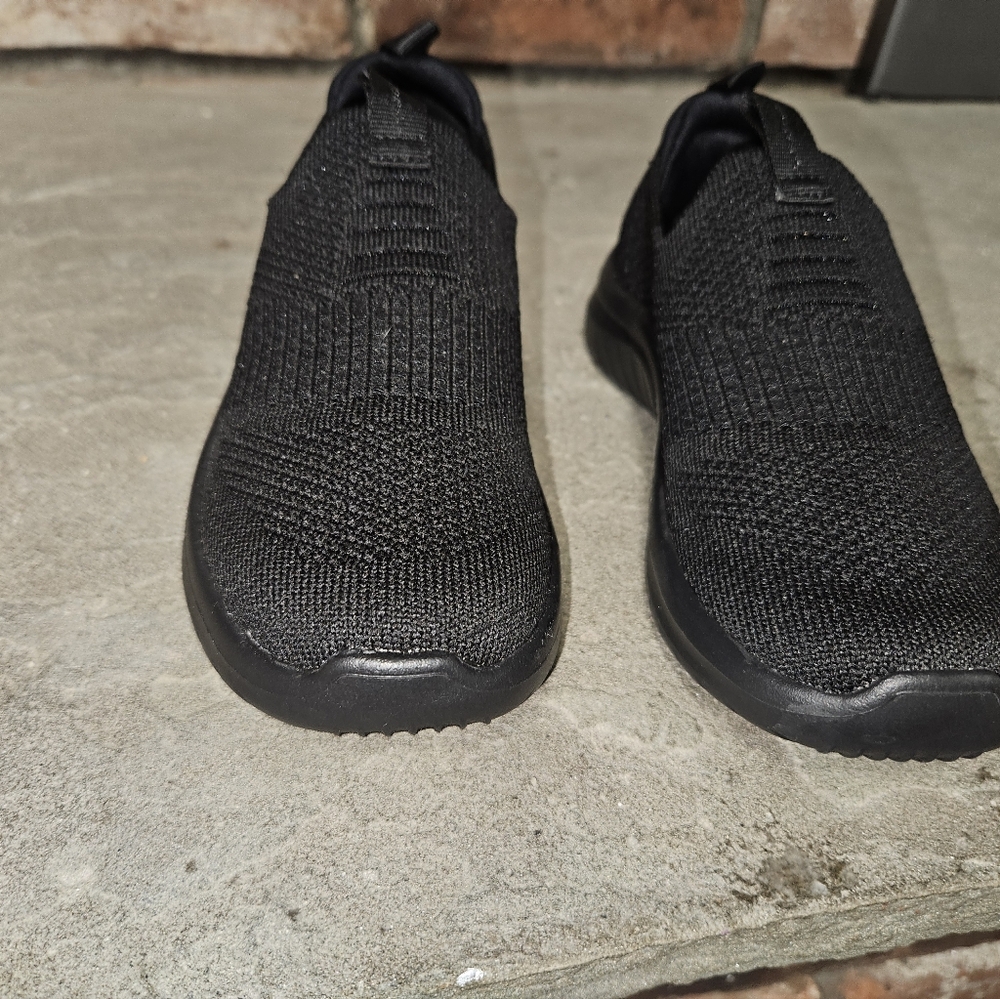 New black Toddler unisex sketcher memory foam no lace size 10toddler sneakers